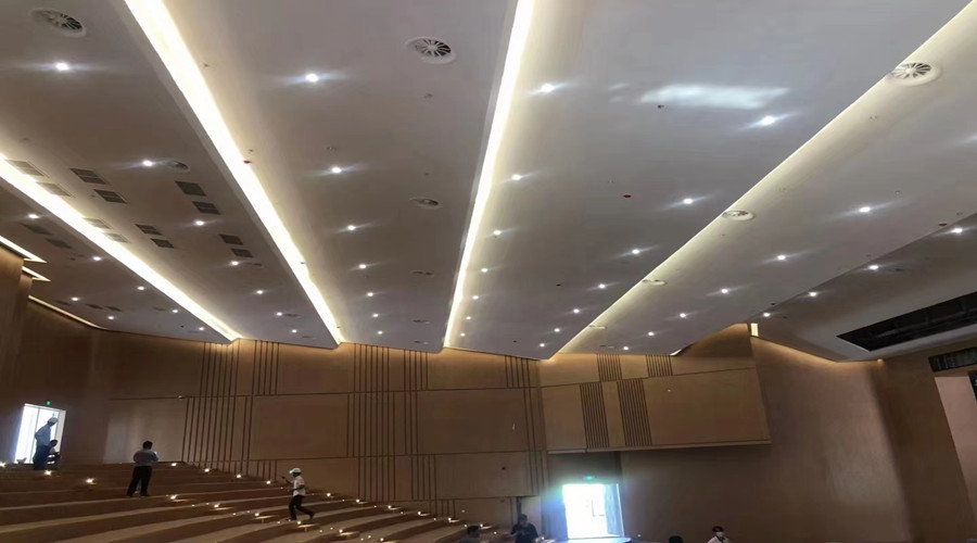廣東金融學院清遠校區(qū)報告廳GRG吊頂項目 廣東金融學院清遠校區(qū)報告廳GRG吊頂項目