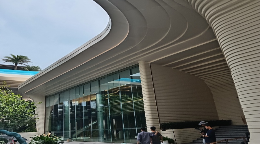 廣汕二路UHPC雙曲面峽谷景墻工程完工落地效果 廣汕二路UHPC雙曲面峽谷景墻工程完工落地效果