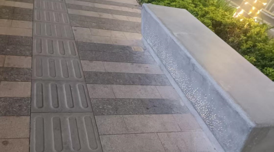 深圳羅湖水貝GRC透光坐凳工程 深圳羅湖水貝GRC透光坐凳工程